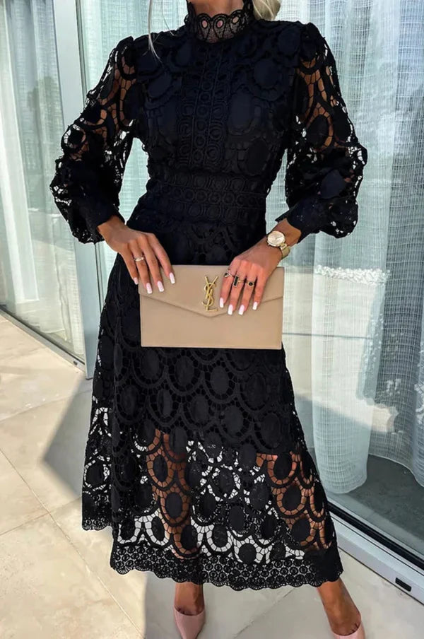 Dámské midi šaty s elegantním vzdušným výstřihem