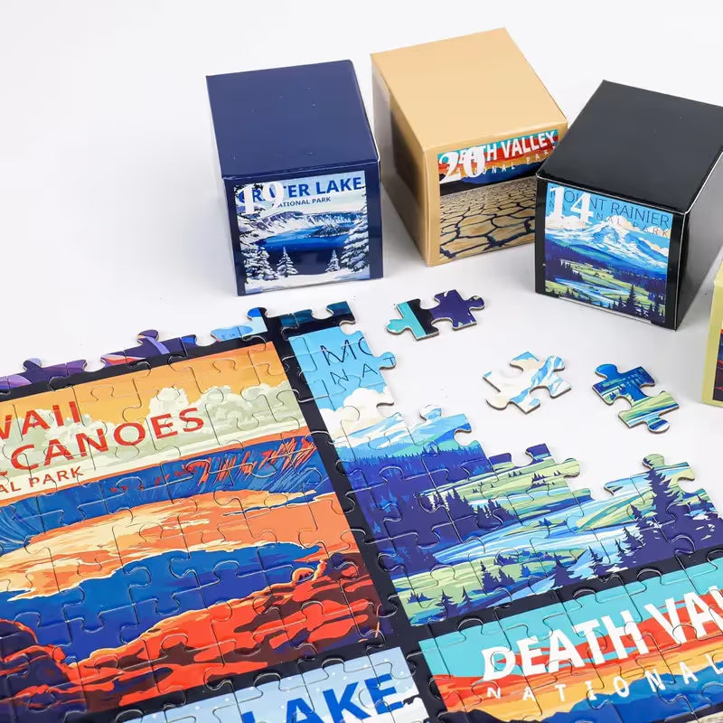 Cestovní série Rokt&razo, 24 mini puzzle po 1000 dílcích, 8 samolepek, 3 témata: národní parky, světové dědictví, prohlídka města po celém světě